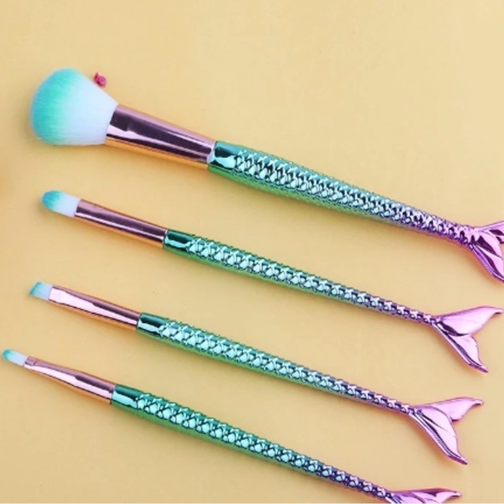 Mermaid Makeup Brush Set in Green and Purple